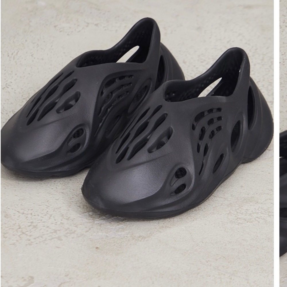 yeezy foam runner black